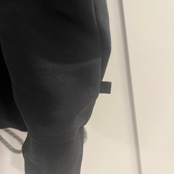 Gymshark Women's Retake Sweat Crew Sweatshirt in Black Size XXL MSRP $70 - Picture 3 of 9